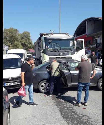 Zincirleme kaza…Araçlar birbirlerine girdi…