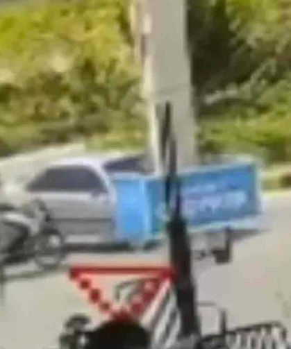 Motosiklet ve otomobil kazası kamerada…