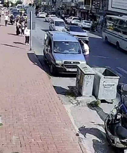 Geri manevrada yayaya çarptı… Yaralı yakını ise!...