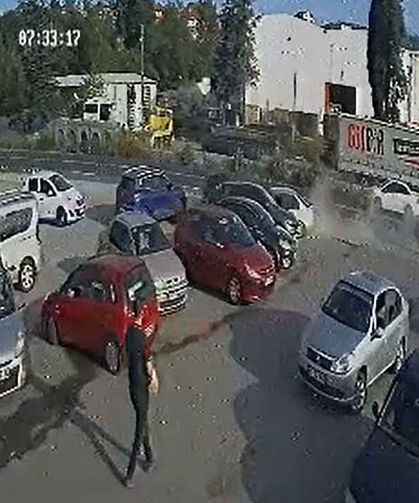 Yok böyle kaza… Ortalık savaş alanına döndü…