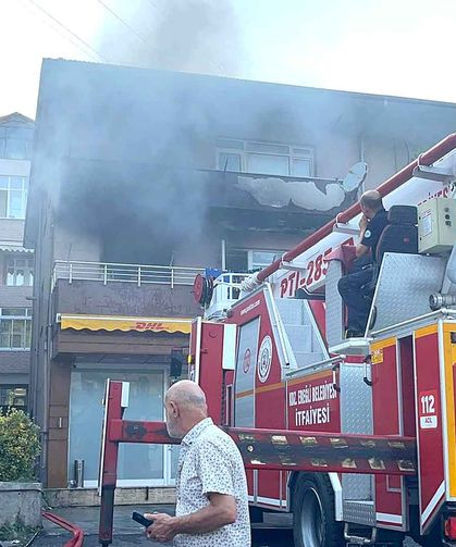 Aniden alevlere teslim oldu… Mahalleli korku yaşadı…