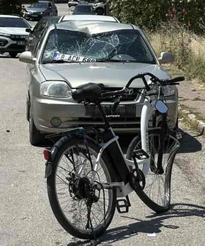 Otomobil ile elektrikli bisiklet çarpıştı; 1 ağır yaralı