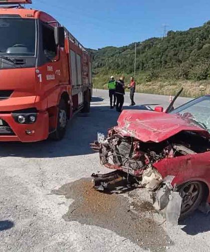 Feci kaza…Kamyon ile otomobil çarpıştı…