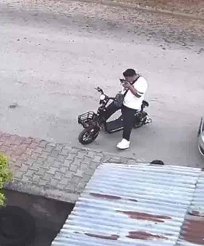 C*ni… Kediyi önce öptü…Sonra ise !