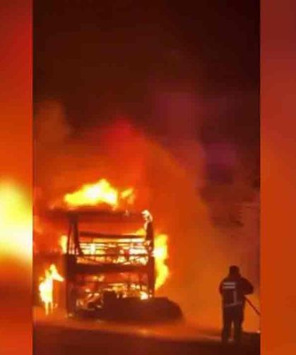 Otoyol'da panik dolu anlar… Yolcu otobüsü alev alev yandı…