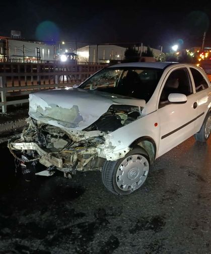 Hakimiyetini kaybetti... Korkuluğa çarptı....