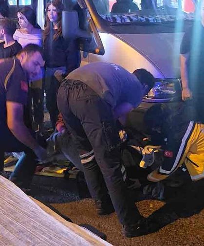 Çocuğu ile yolun karşısına geçecekti…