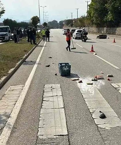 Yaya geçidinde kaza …Otomobil elektrikli bisiklete çarptı…