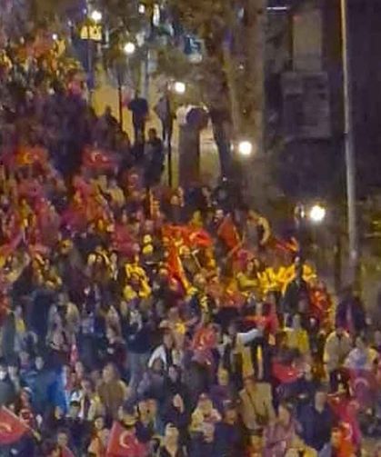 Binlerce vatandaş Cumhuriyet yürüyüşünde…