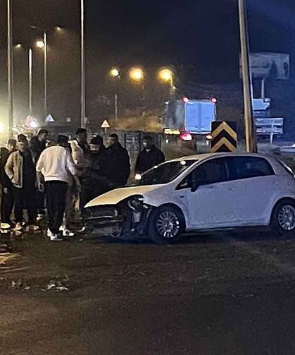 Kavşakta kontrolü kaybetti… Yaralılar var…