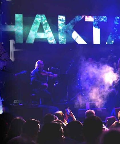 Salon doldu taştı… Haktan unutulmaz gece yaşattı…