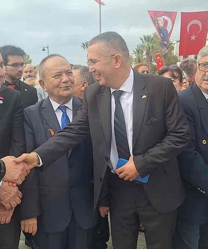 Kısa sohbette sıcak tavırları ile dikkat çekti