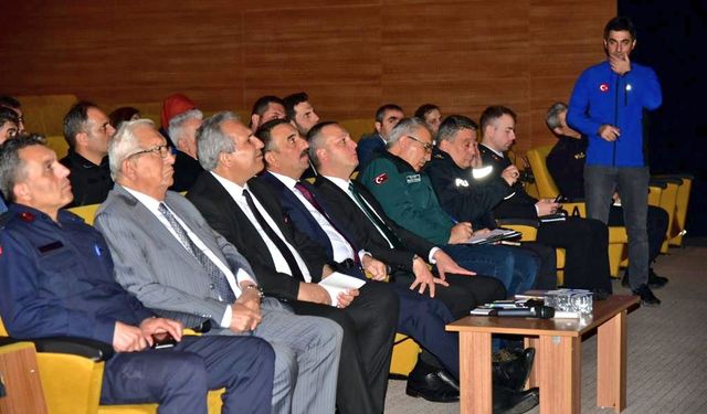Başkan ve yetkililerden fırtına toplantısı