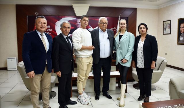 Posbıyık şampiyonu altınla ödüllendirdi