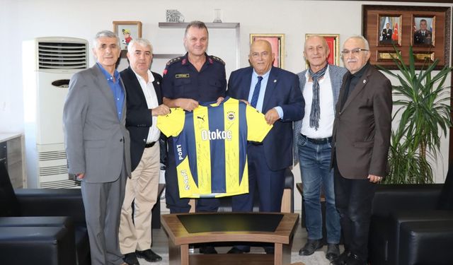 Barış Cücün'e Fenerbahçe forması hediye edildi...