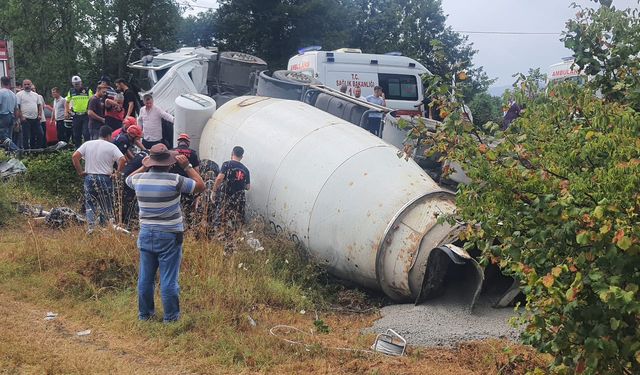 Mikser taksiyi kağıt gibi ezdi 1 ölü 1 yaralı