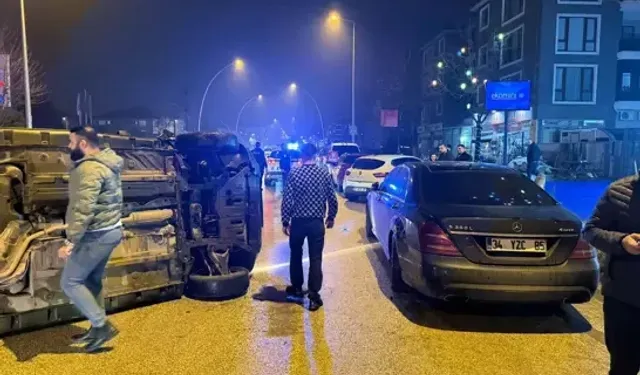 Park halindeki otomobile çarpıp devrildi…