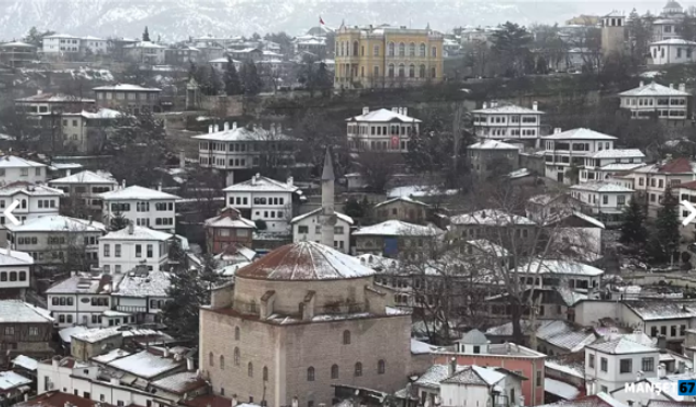 Tarihi konaklar kar altında kaldı...