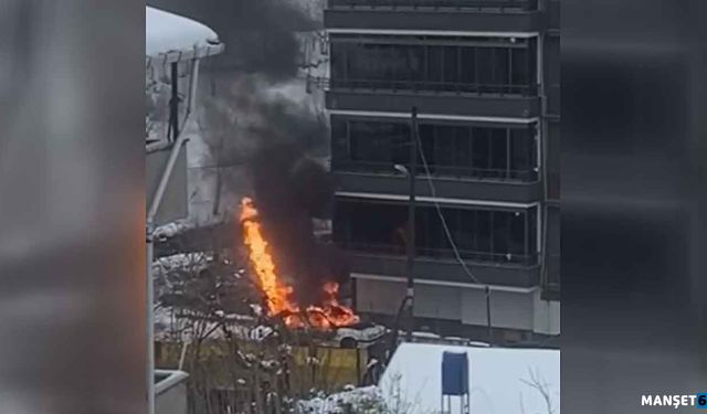 Park halindeki otomobil alev topuna döndü…