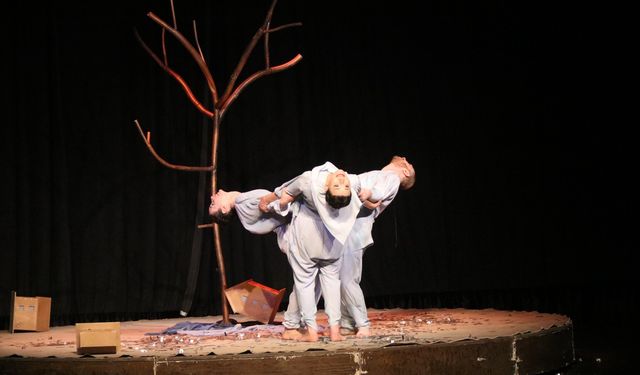 Yaşam Döngüsü oyunu çocukları büyüledi...