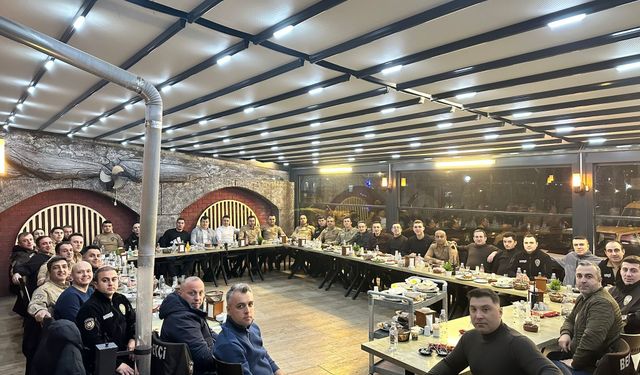 Gece kartallarından geleneksel iftar yemeği...