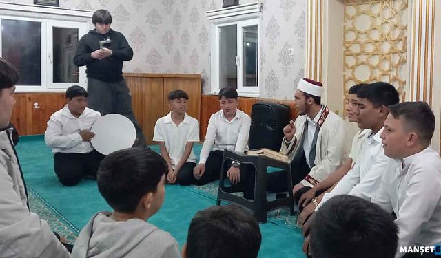 Roman çocuklardan ilahi performansı…