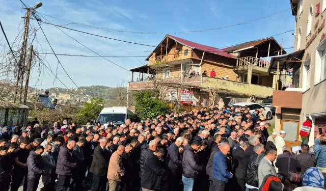 Genç Çağla gözyaşlarıyla son yolculuğuna uğurlandı