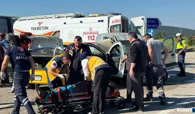 Kamyonetle otomobil çarpıştı…Yaralılar var…