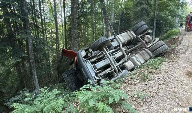 Orman yolunda kaza…Tır devrildi…