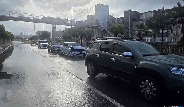 Cama su sıçradı… Araçlar kaza yaptı…