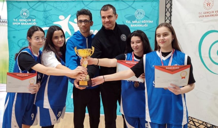 SANKO Okulları Basketbol Takımı namağlup şampiyon oldu