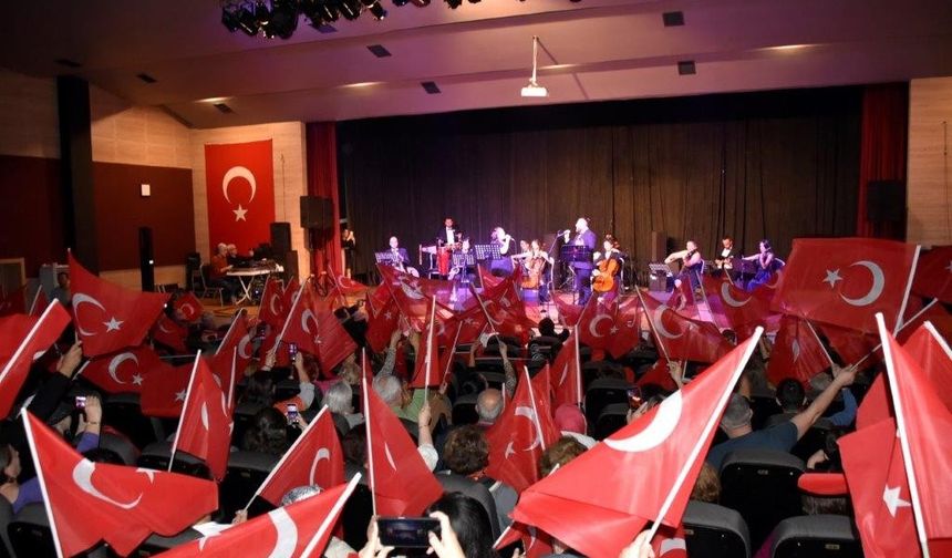 İzmit Belediyesi Kent Orkestrası Ereğli’de konser verdi...