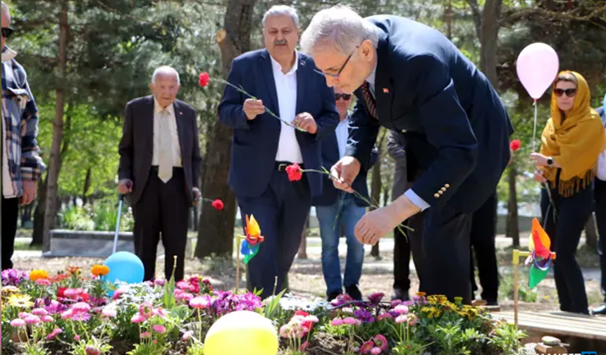 Otel yangınında ölen çocuklar mezarları başında anıldı...