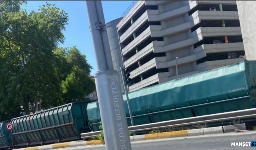 Vagonlar ayrıldı, trafik kilitlendi...