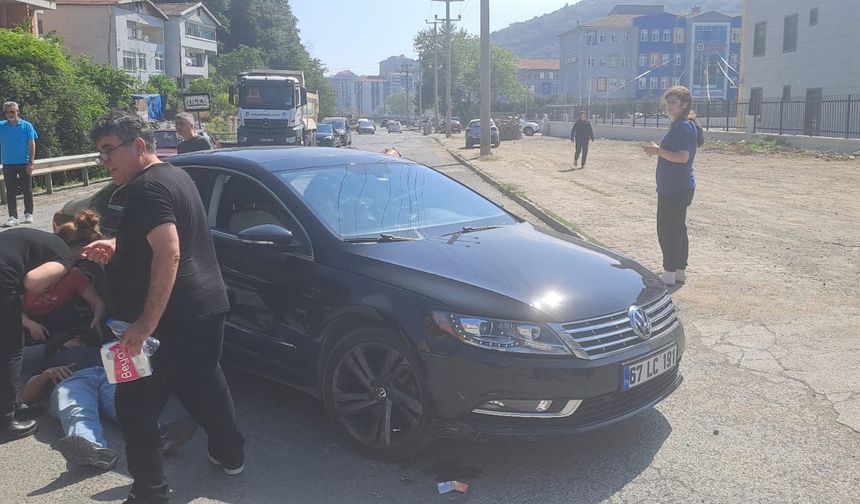 Kırmacı'da kaza... Düz yolda çarpıştılar...
