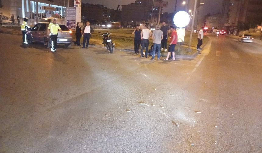 Otomobil ile motosiklet çarpıştı.. 1 yaralı...