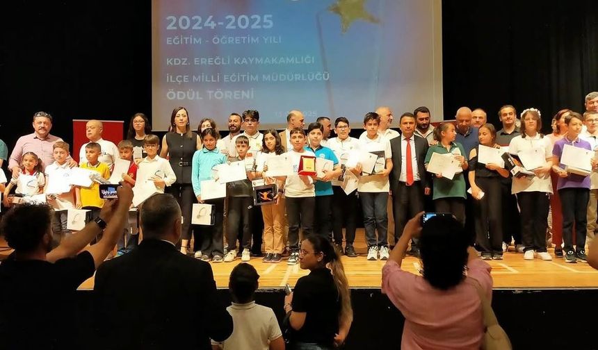 Yıldızlar Ödüllerini Alıyor Töreni Coşkuyla Gerçekleştirildi