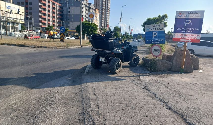 Kavşakta takla attı... Yaralılar var...