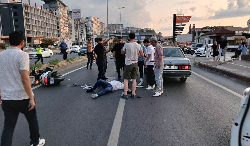 Motosiklet otomobile çarptı: 1 ağır yaralı...