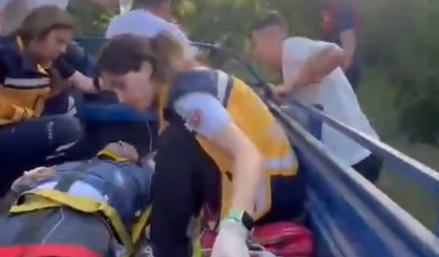 Yaralı sürücü patpat ile taşındı...