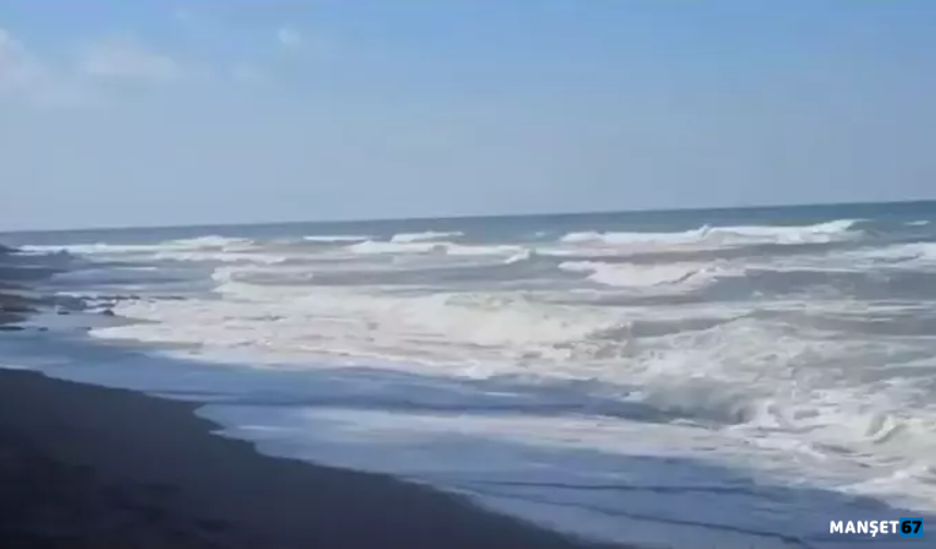 Yasak olmasına rağmen denize girdiler...