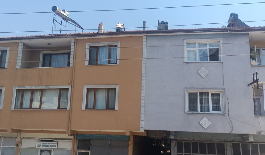 Çatıya çıktı... Canına kıymak istedi..