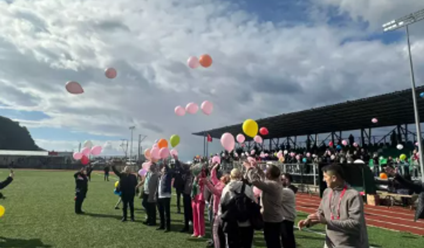 Nilda için stadyumda balon uçuruldu...