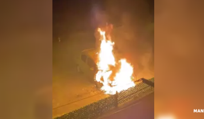 Park halindeki otomobil alev alev yandı...