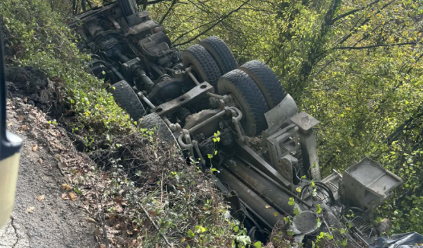 Şarampole yuvarlandı... Hastaneye kaldırıldı...