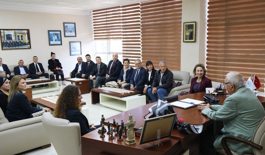 Halil Posbıyık, CHP yönetimini makamında ağırladı...