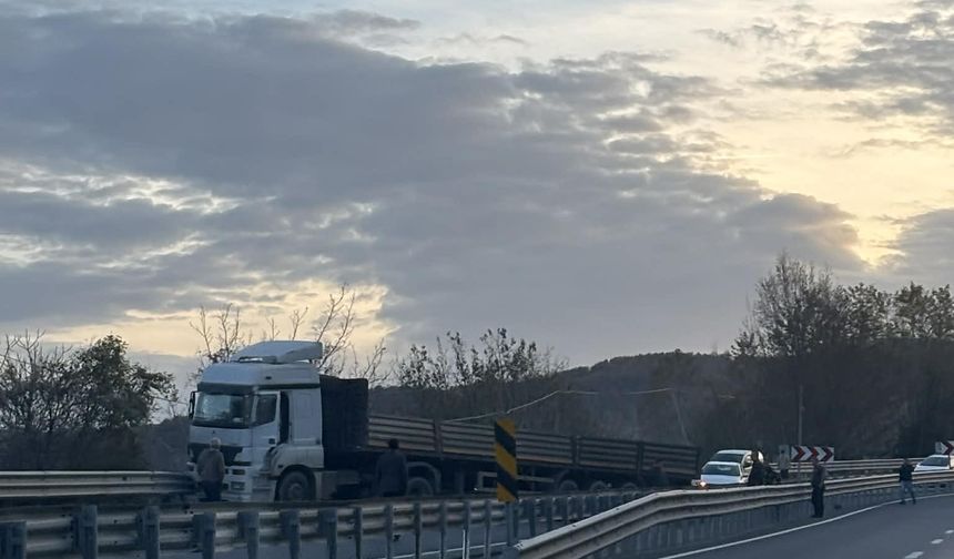 Hakimiyetini kaybetti... Bariyerlere çarparak durabildi...