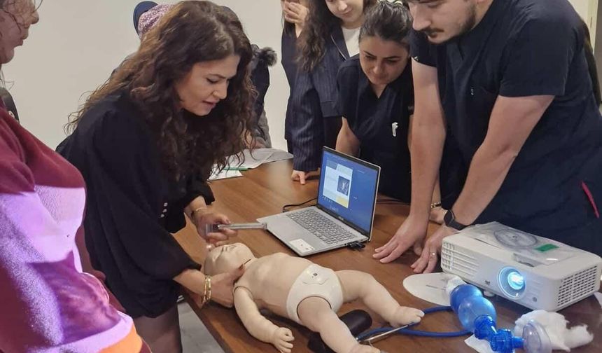 Yenidoğan Canlandırma Eğitimi uygulamalı gösterildi...