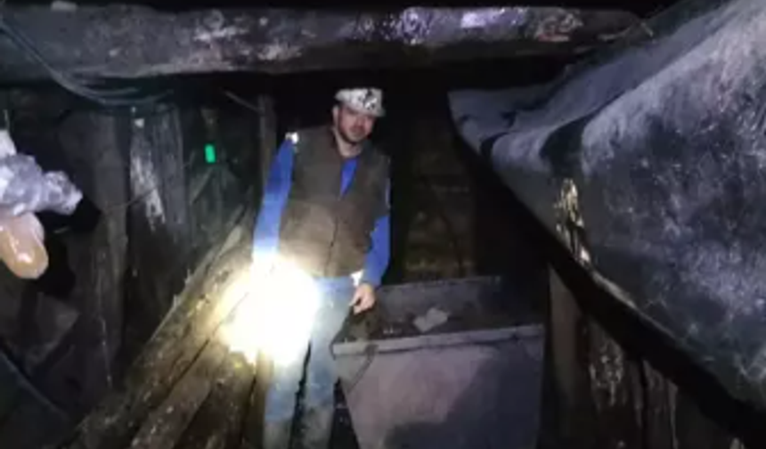 Taş ve kömür parçaları düştü... Hayatını kaybetti...