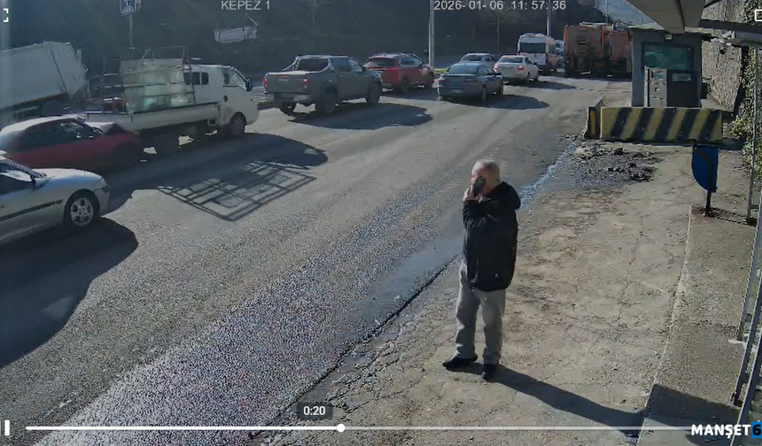 Duran trafiği fark etmedi... Kamyonete çarptı...